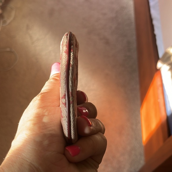 Round Louis Vuitton monogram coin purse - Picture 5 of 5